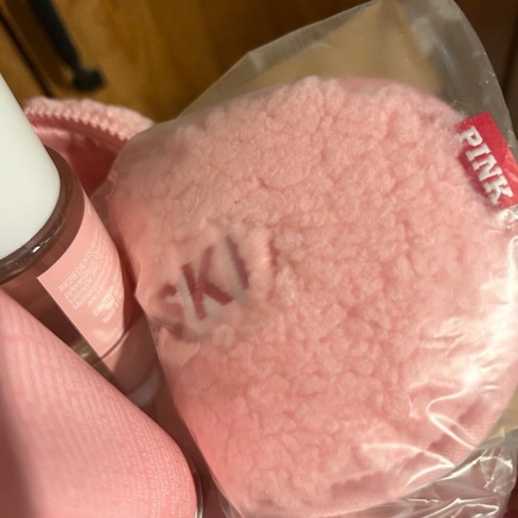 PINK Victoria's Secret Fleece Set with Body Mist and Lotion - Picture 4 of 7